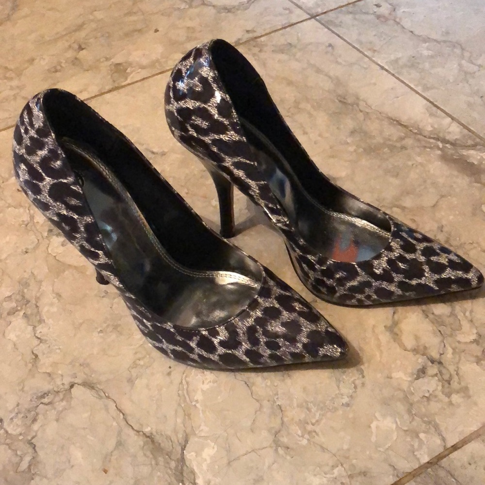 Black n white cheetah print heels